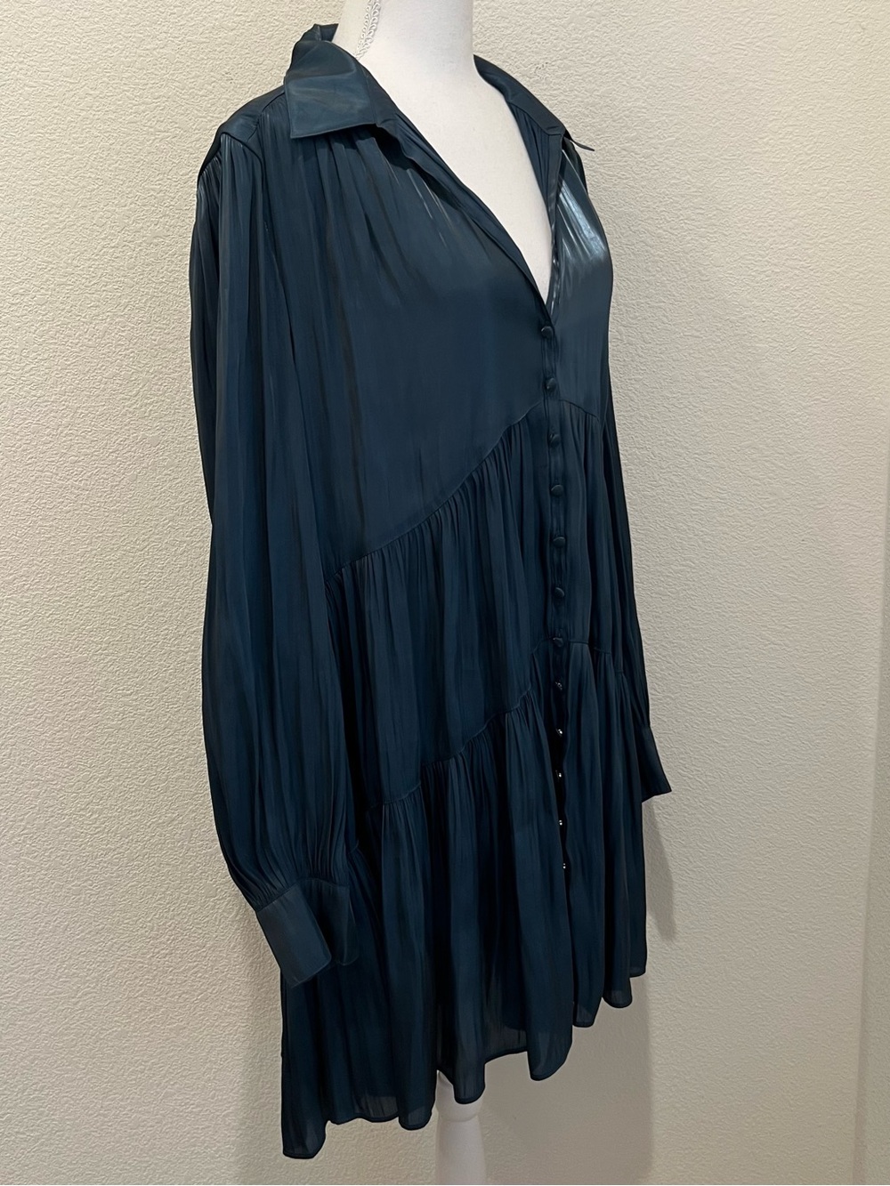 Cinq à Sept Slate Blue Satin Pleated Tiered Shirt Dress 12 Pockets - Picture 6 of 14